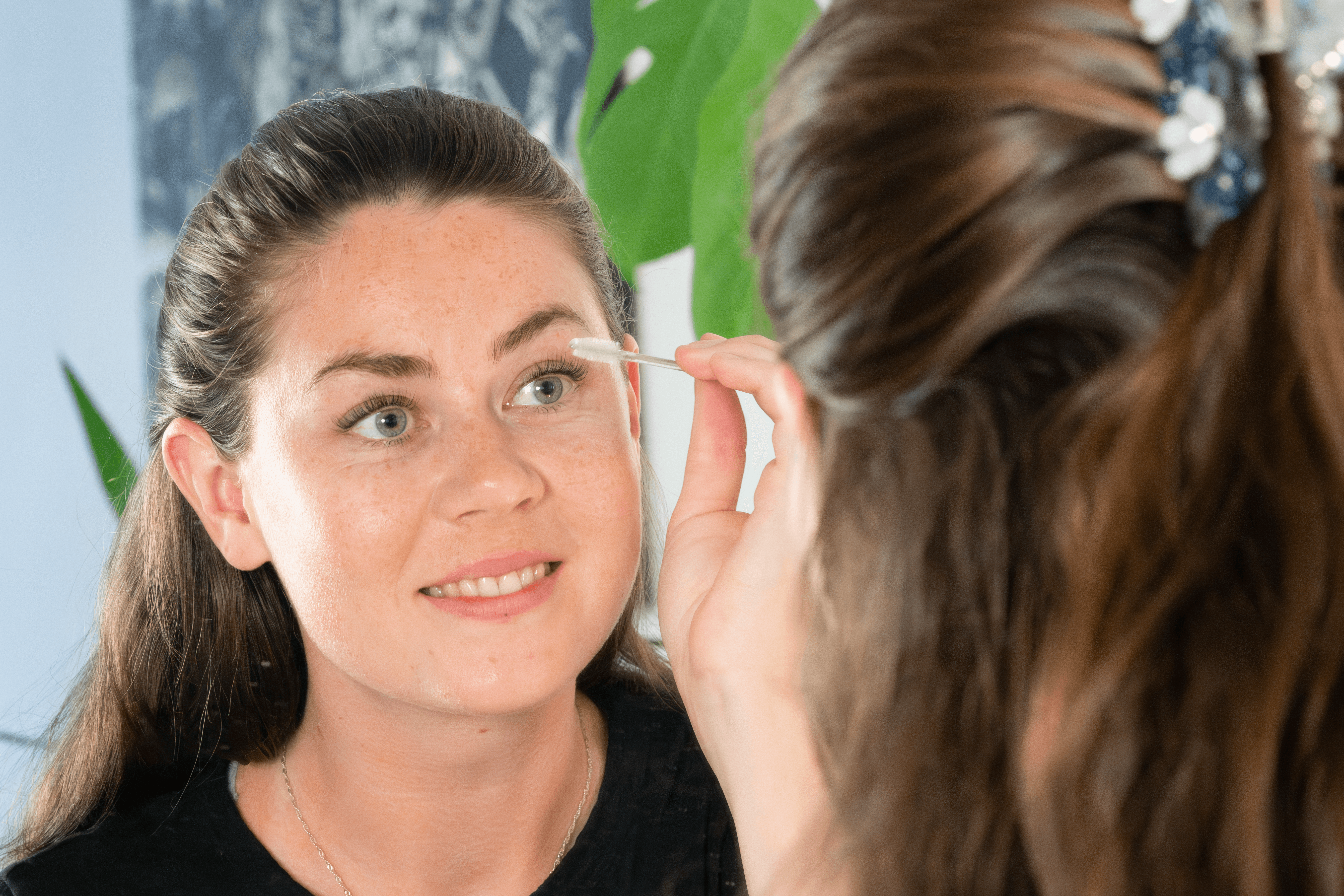 Nærbilde av et øye etter det har fått vippeløftbehandling.